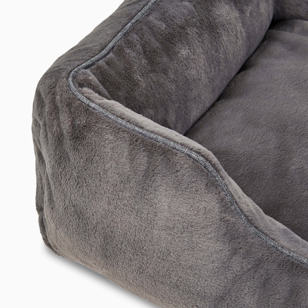 The FÜZI Elevated Dog Bed