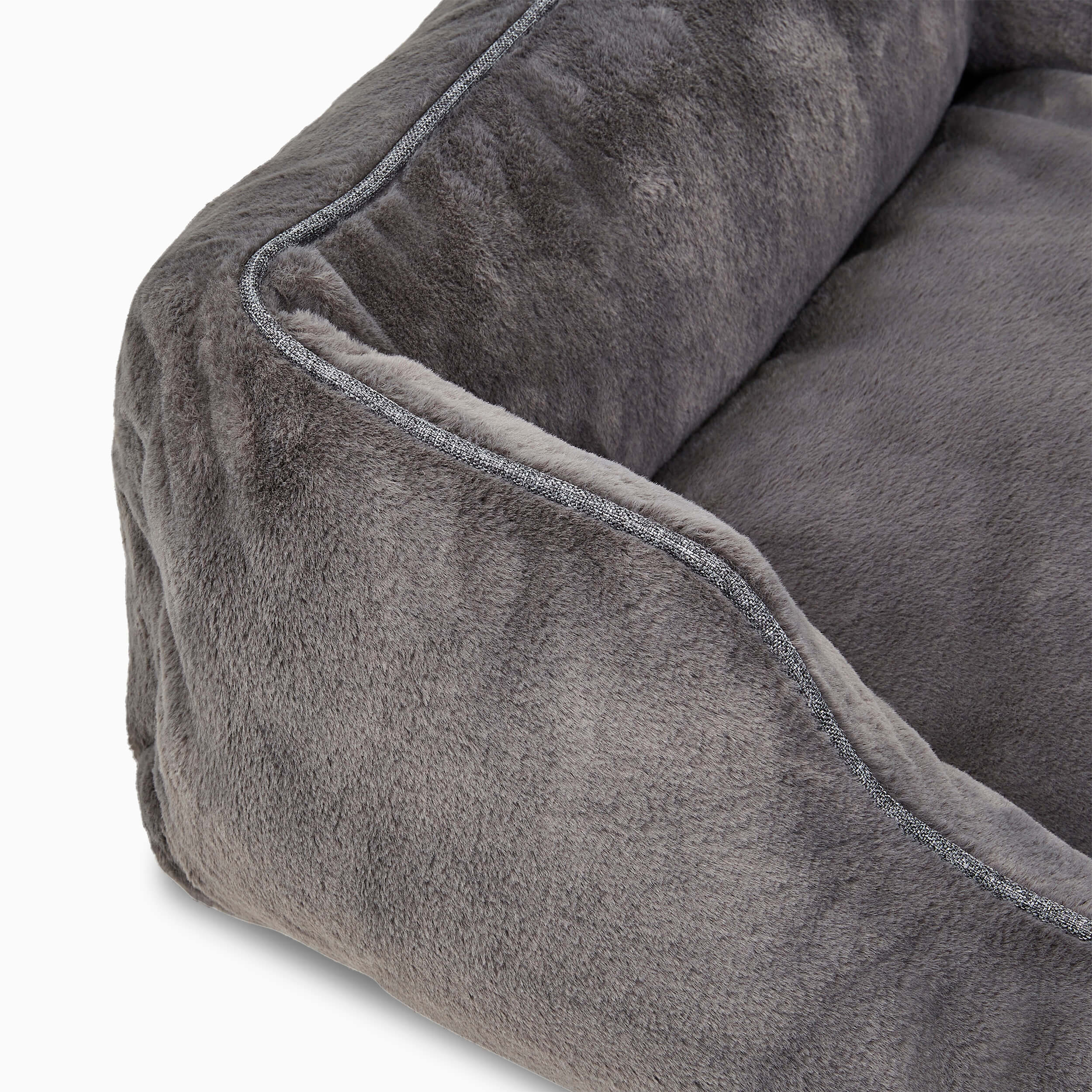 The FÜZI Elevated Dog Bed