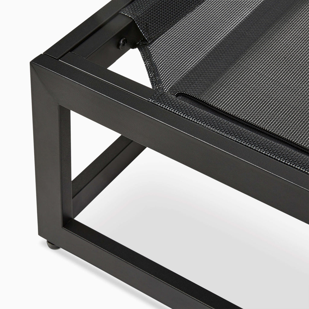 The FÜZI Elevated Dog Bed