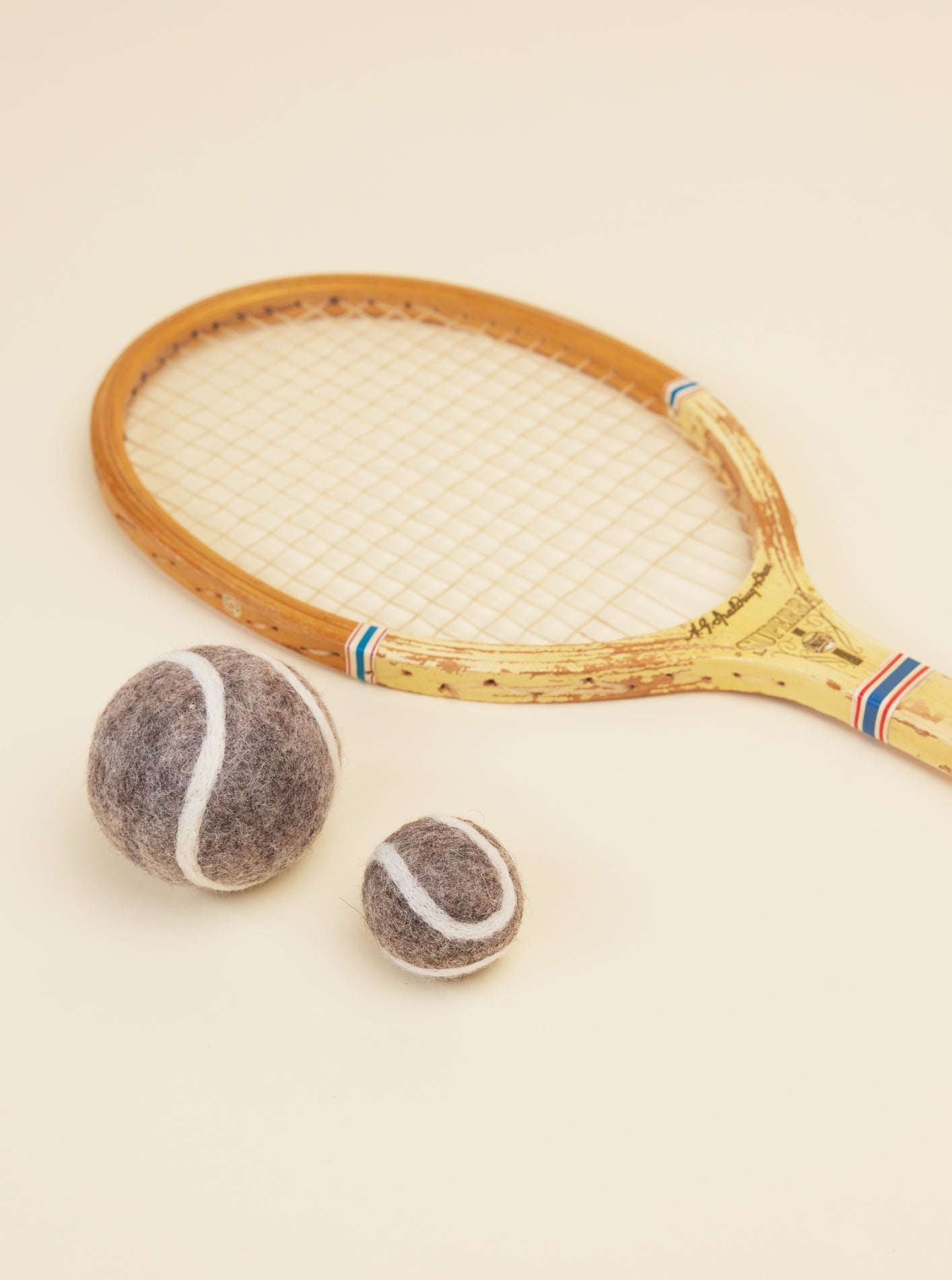 TENNIS BALL WOOL CAT TOY
