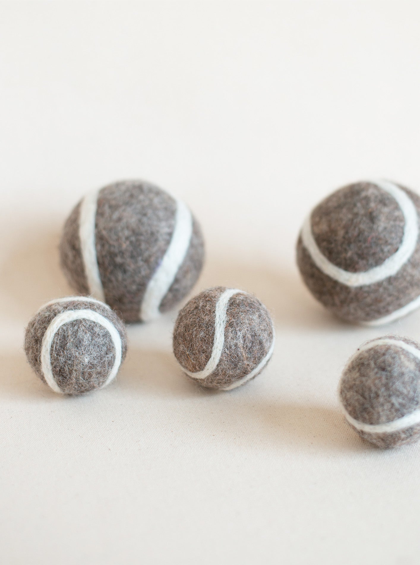 TENNIS BALL WOOL CAT TOY