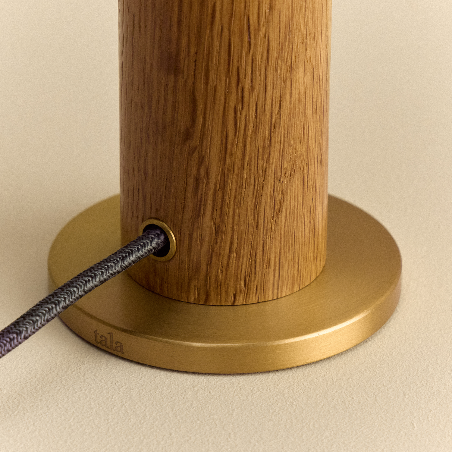 Knuckle Table Lamp in Oak + Oval Dim to Warm