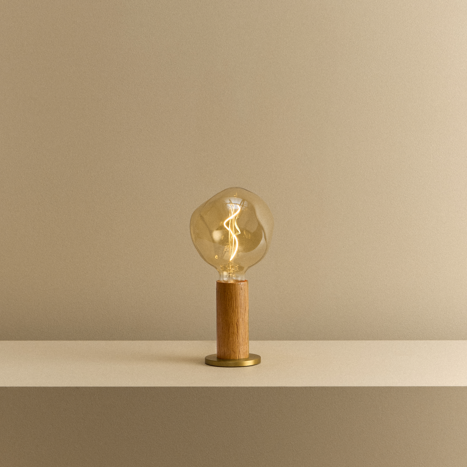 Knuckle Table Lamp in Oak + Voronoi I