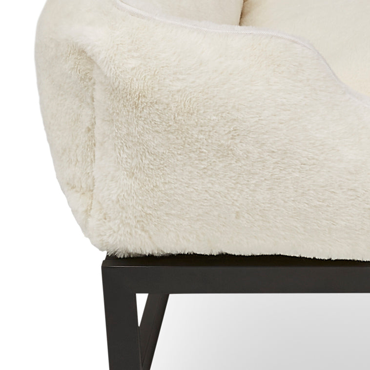 The FÜZI Elevated Dog Bed